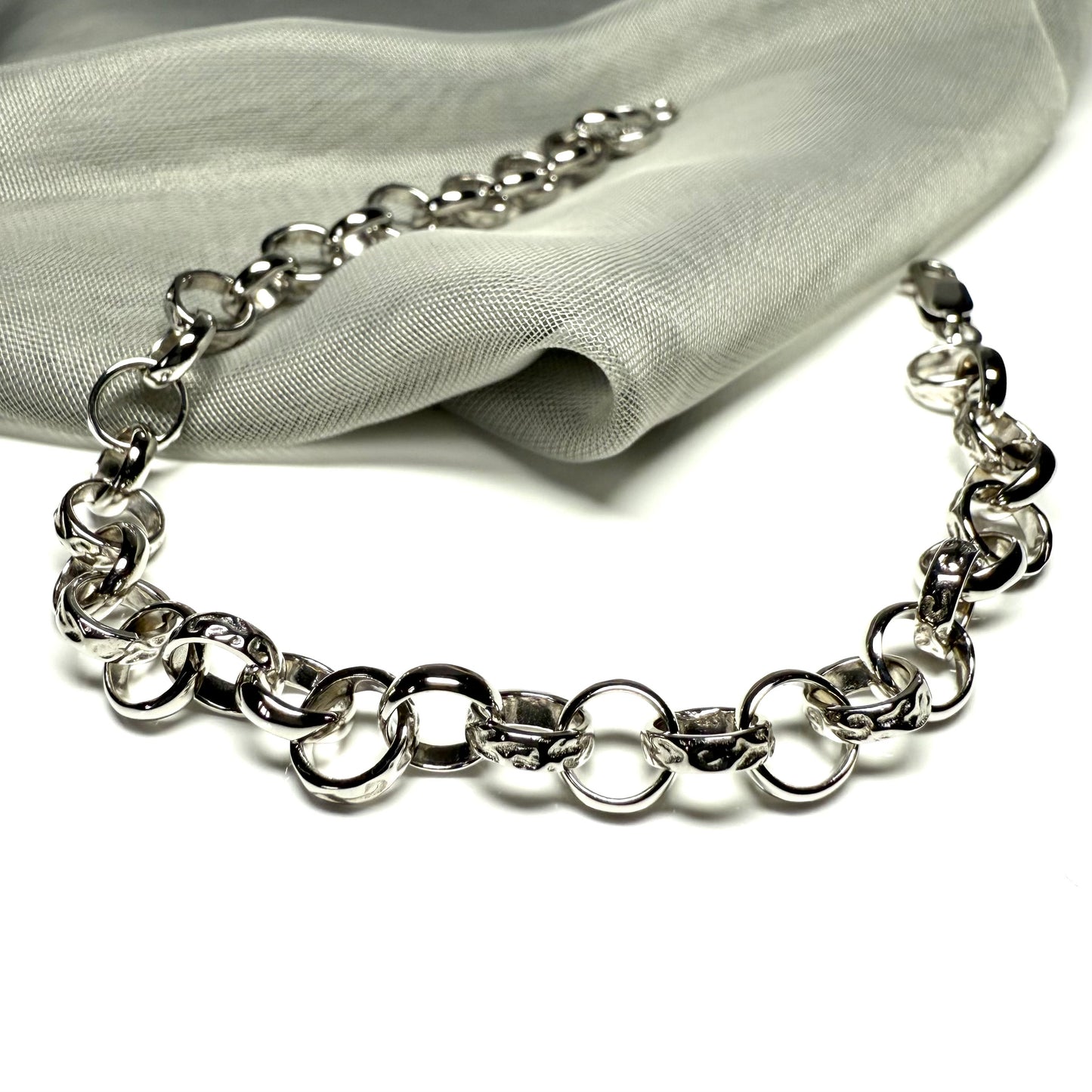 Sterling silver patterned round belcher bracelet