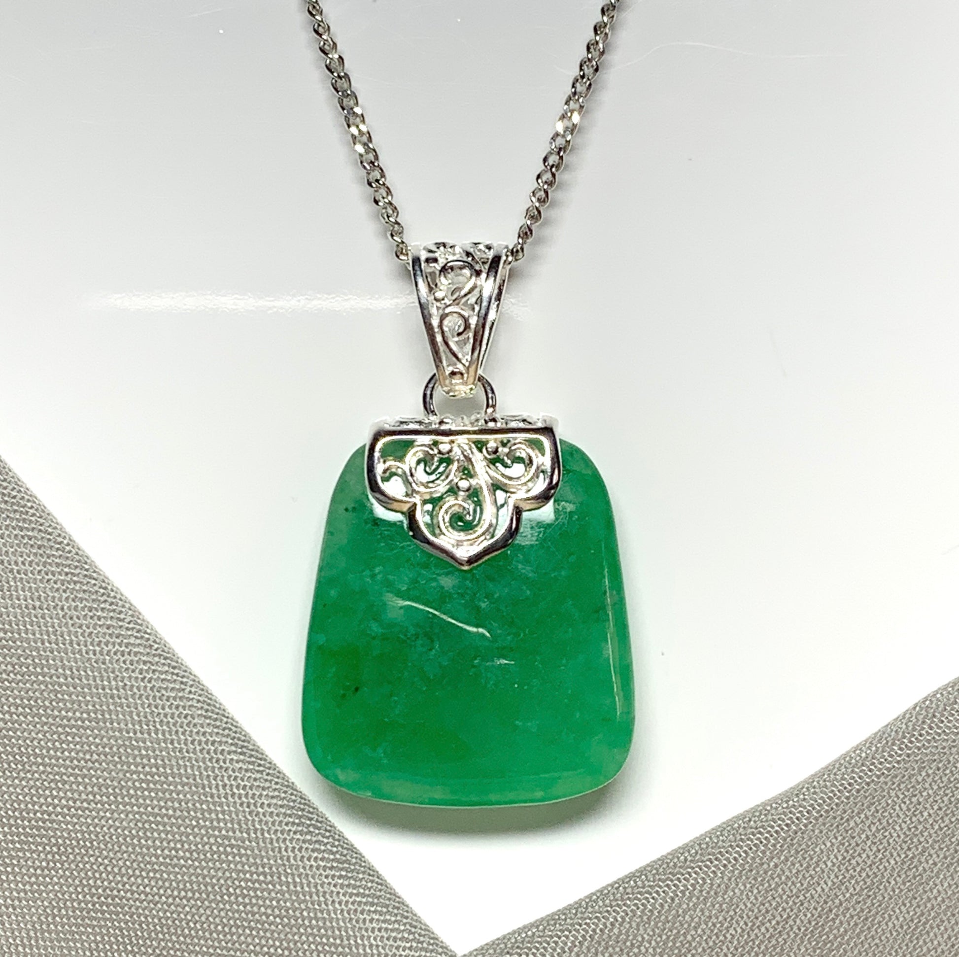 Sterling silver cushion shape real green jade necklace pendant lozenge shaped