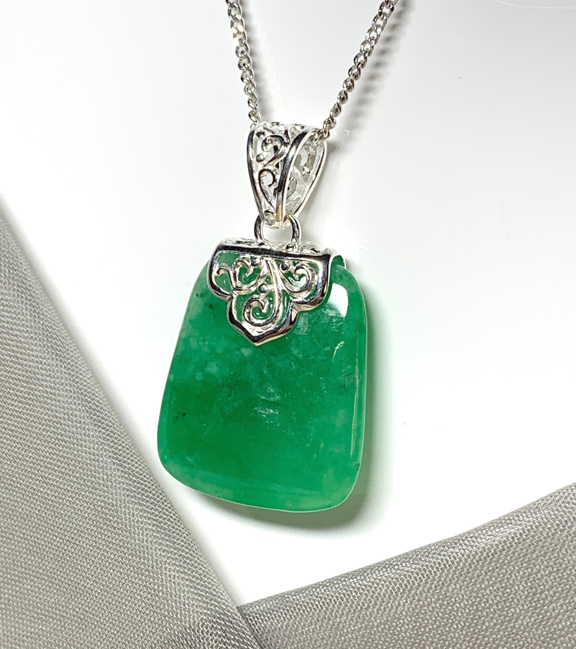 Sterling silver cushion shape real green jade necklace pendant lozenge shaped