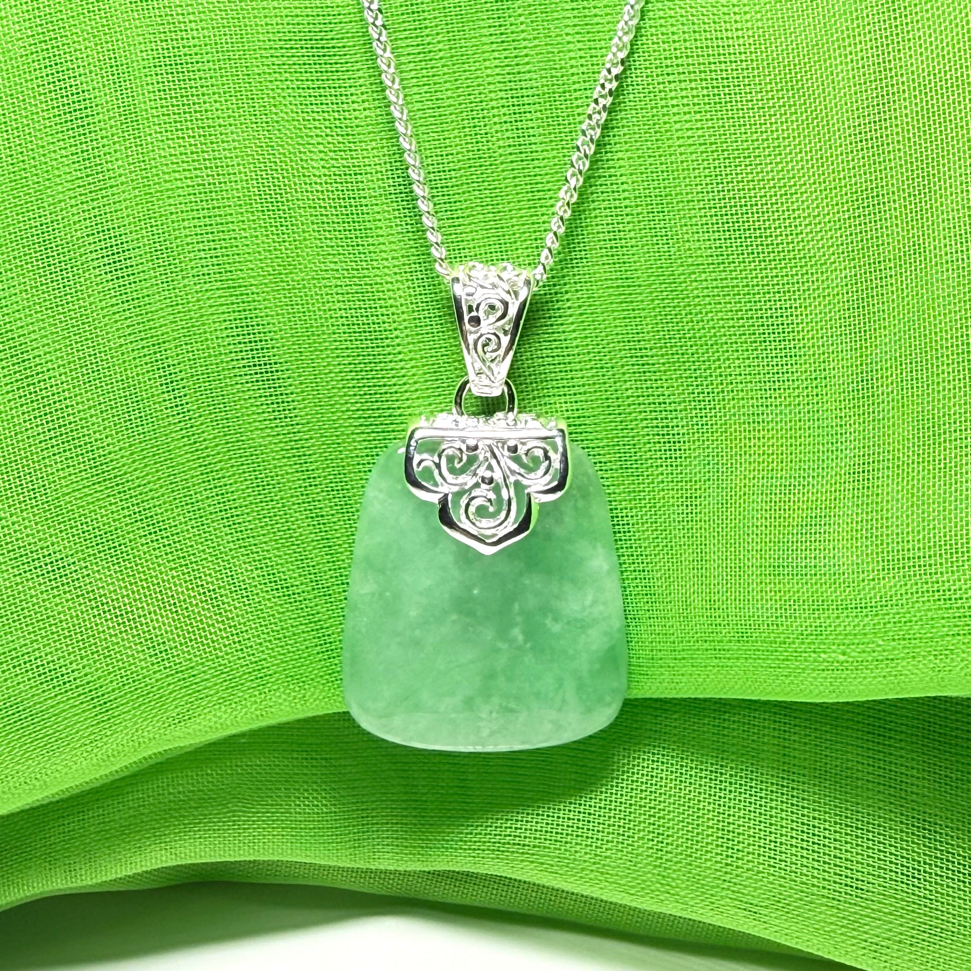 Stunning, a real green jade necklace large shaped with a patterned top pendant and a chain