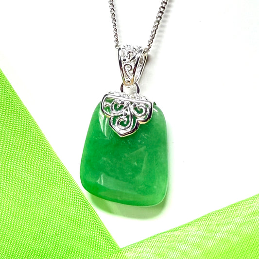 Stunning necklace with a real green jade stone, large cushion shape pendant, including a solid curbed chain