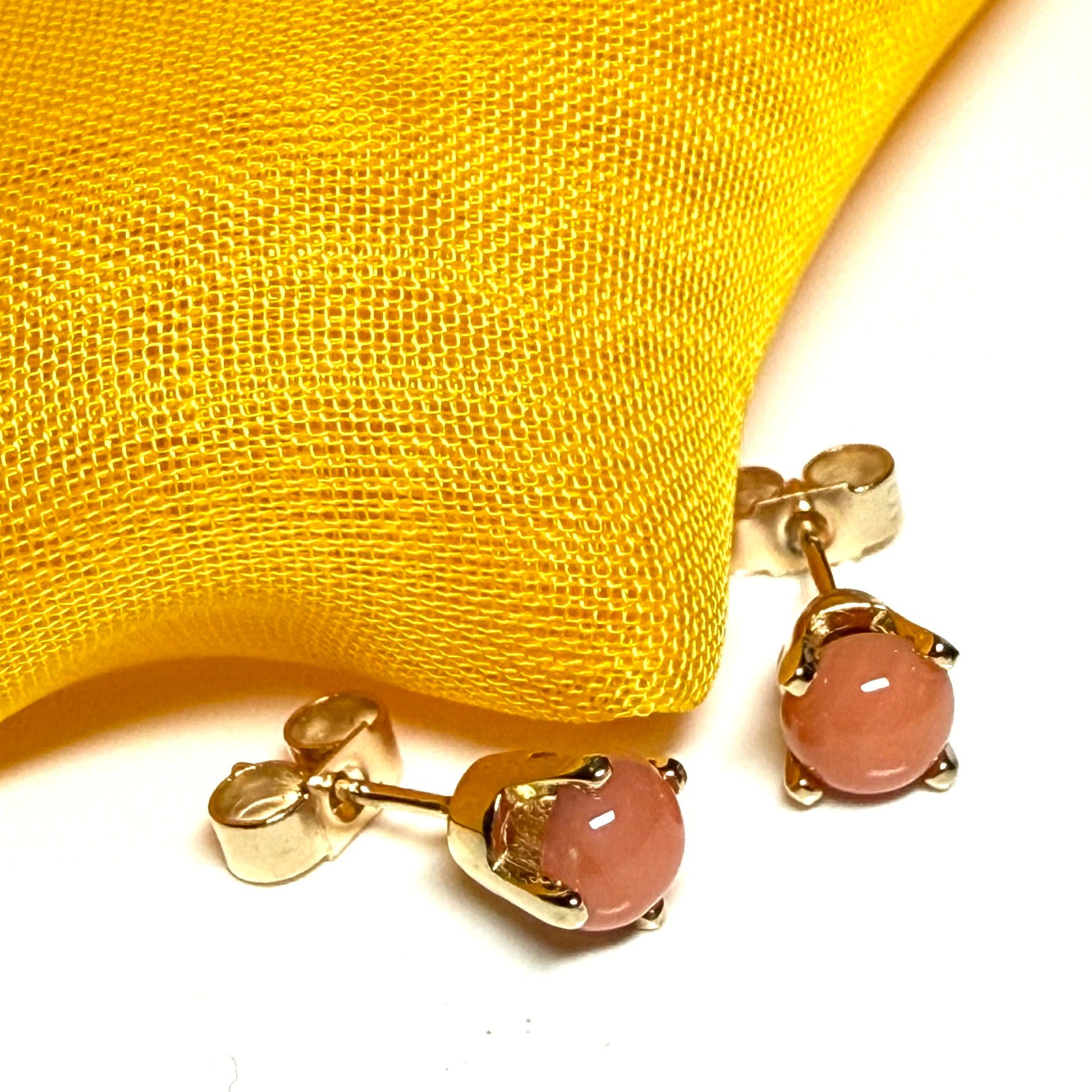 Real coral yellow gold round simple four claw set stud earrings