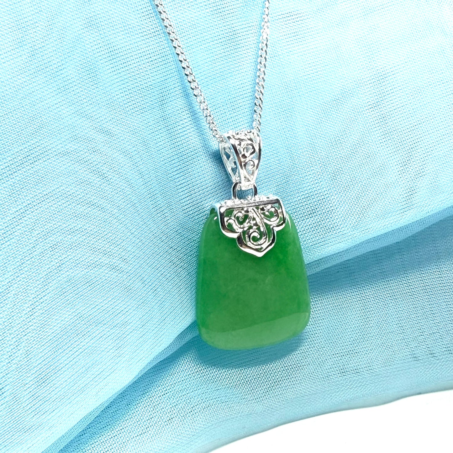 Stunning real jade necklace green sterling silver large cushion shaped, an exquisite designed pendant