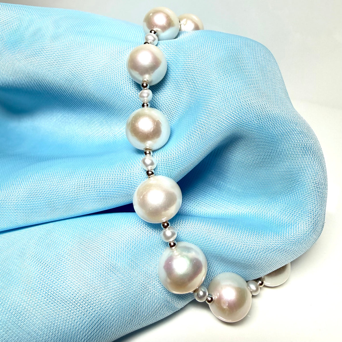 Real pearl bracelet freshwater with a feature sterling silver clasp