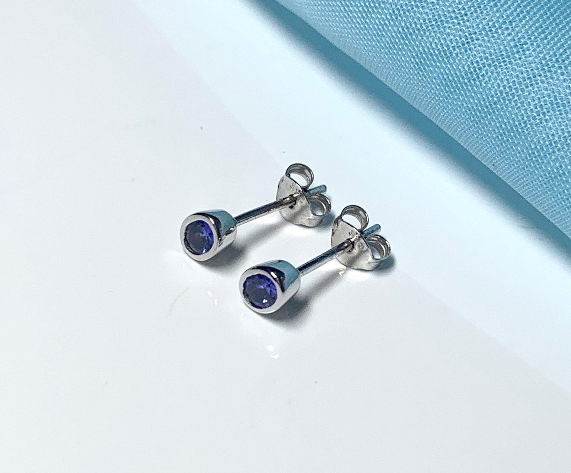 Tanzanite white gold oval stud earrings