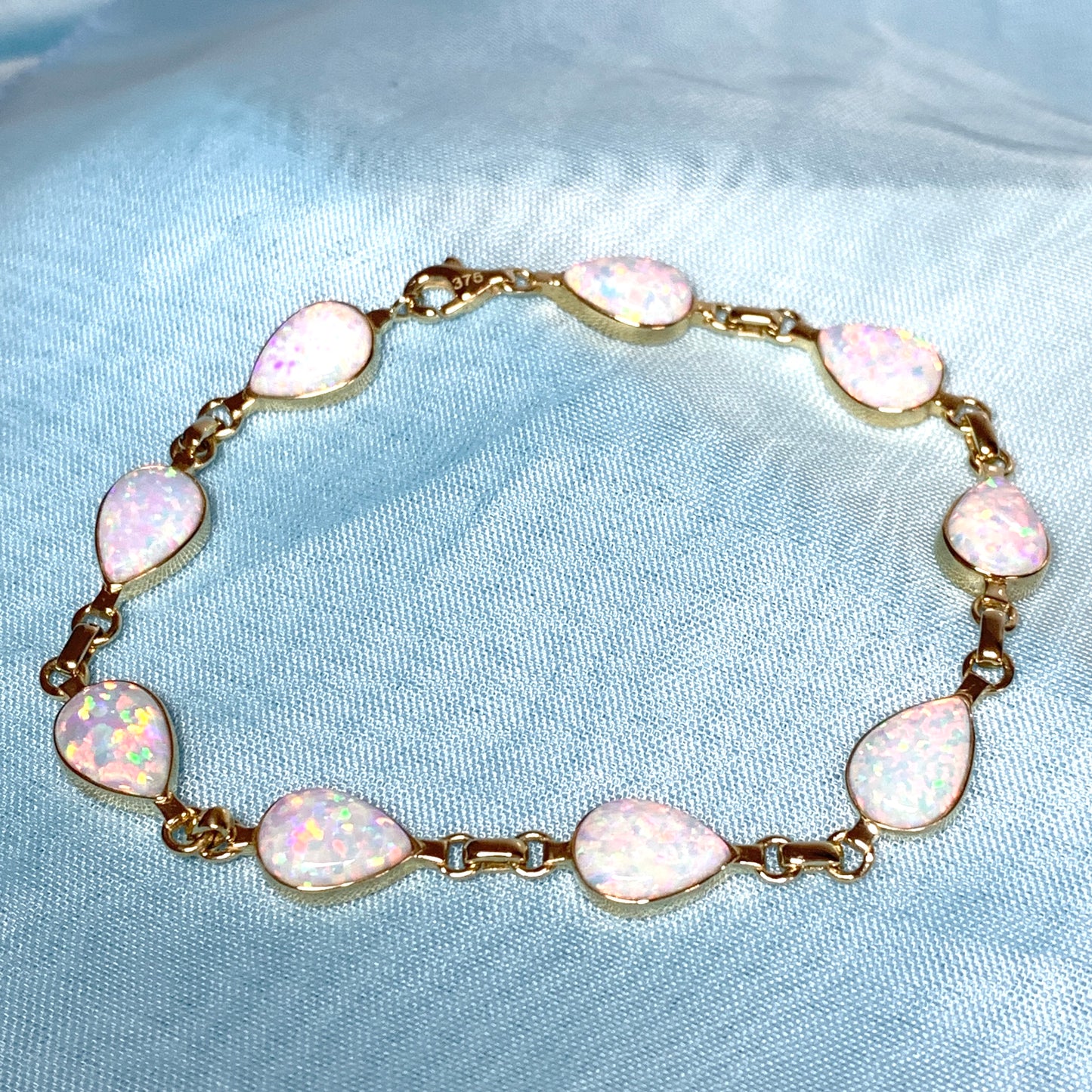 Teardrop opal yellow gold bracelet