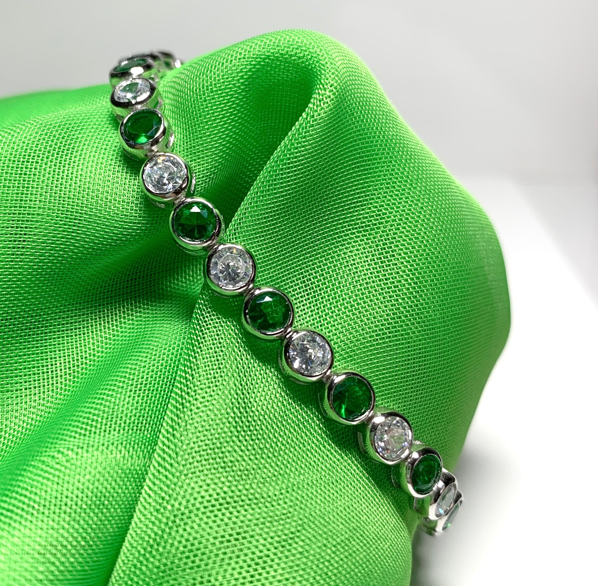 Tennis bracelet green sterling silver cubic zirconia stone set