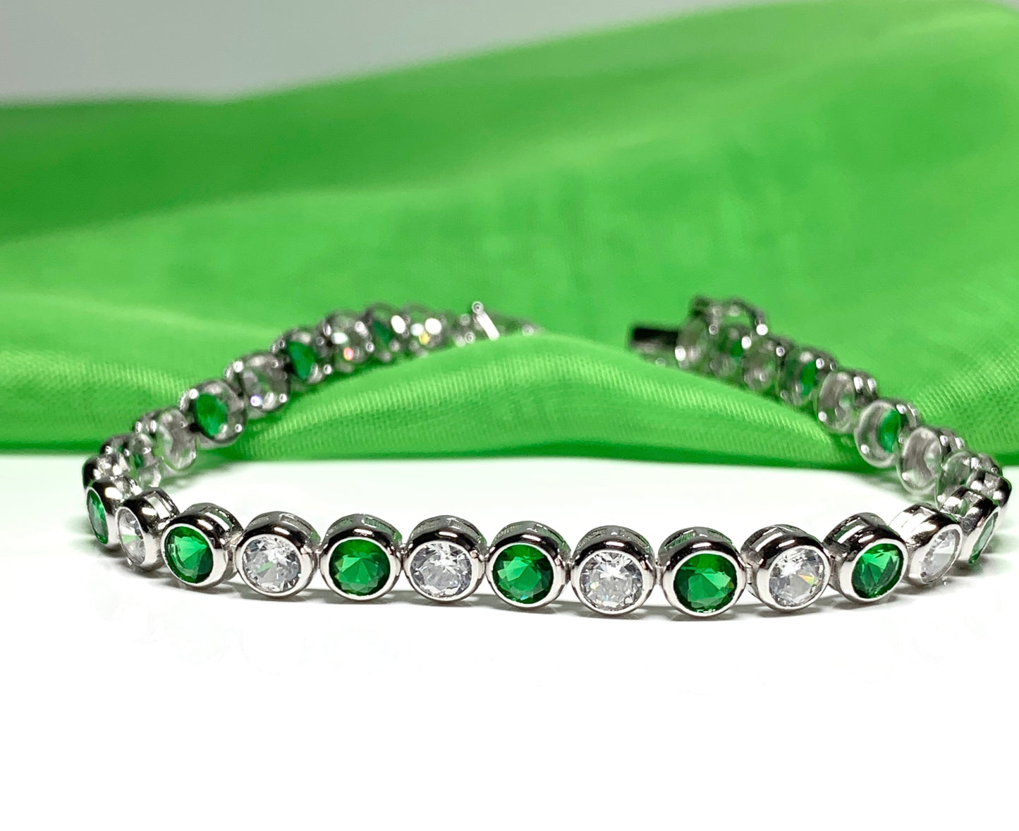 Tennis bracelet green sterling silver cubic zirconia stone set