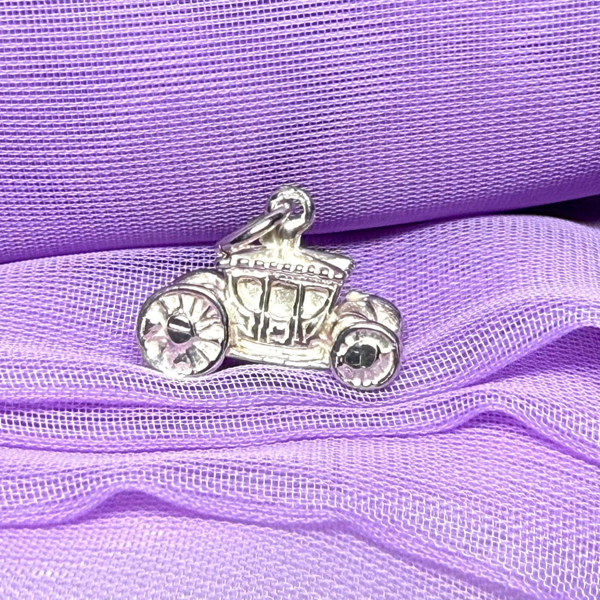 King_Queens_Stage_Coach_Sterling_Silver_Charm
