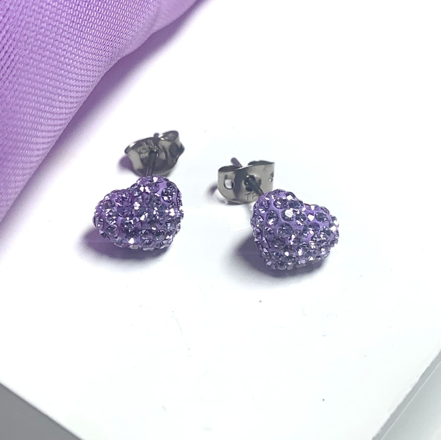 Tresor Paris heart shaped 10 mm lilac stud earrings titanium