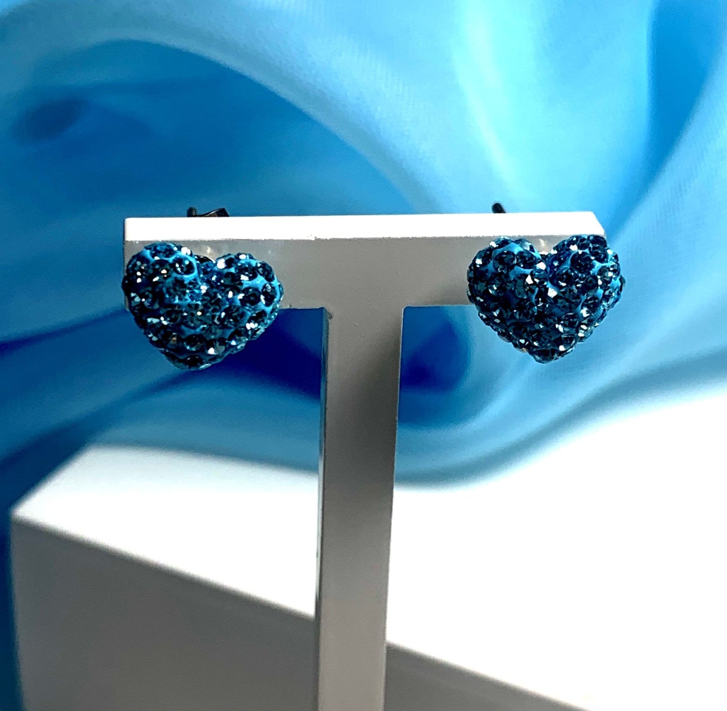 Tresor Paris light blue heart shaped 10 mm stud earrings titanium