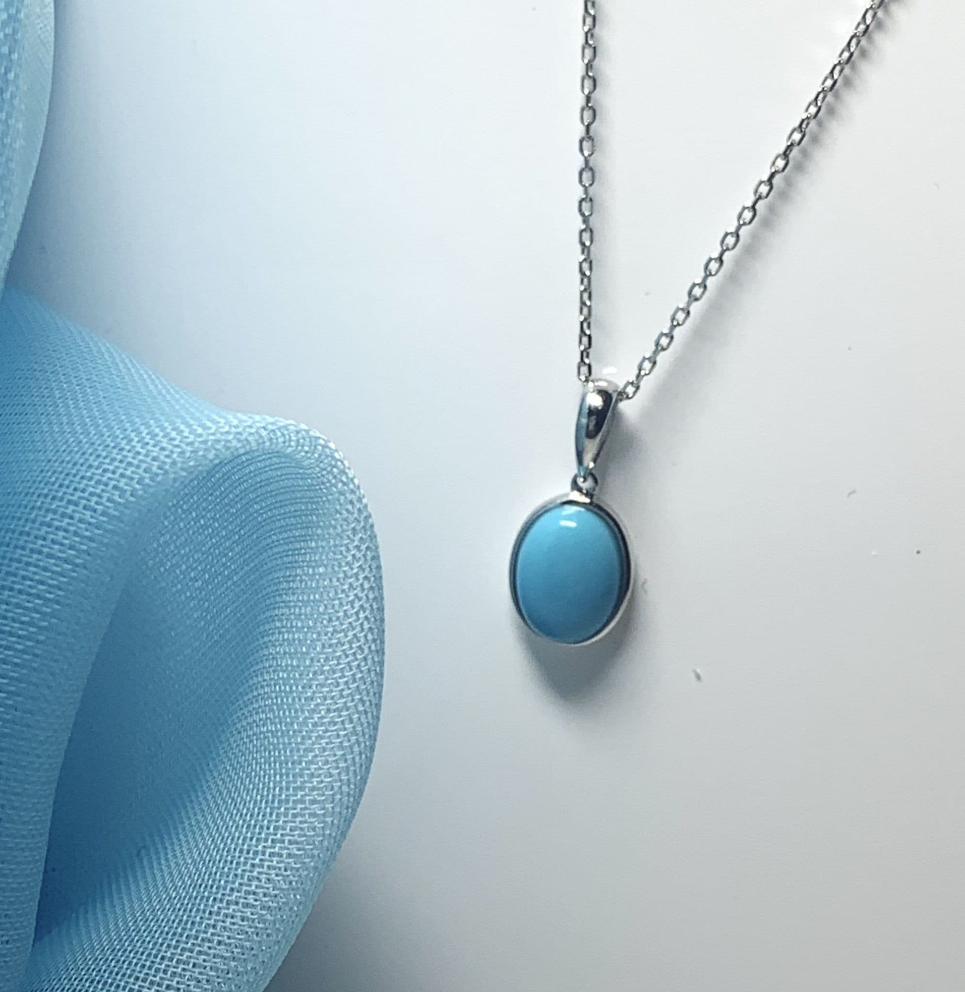 Turquoise oval white gold necklace pendant