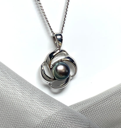 Black grey pearl necklace white gold pendant