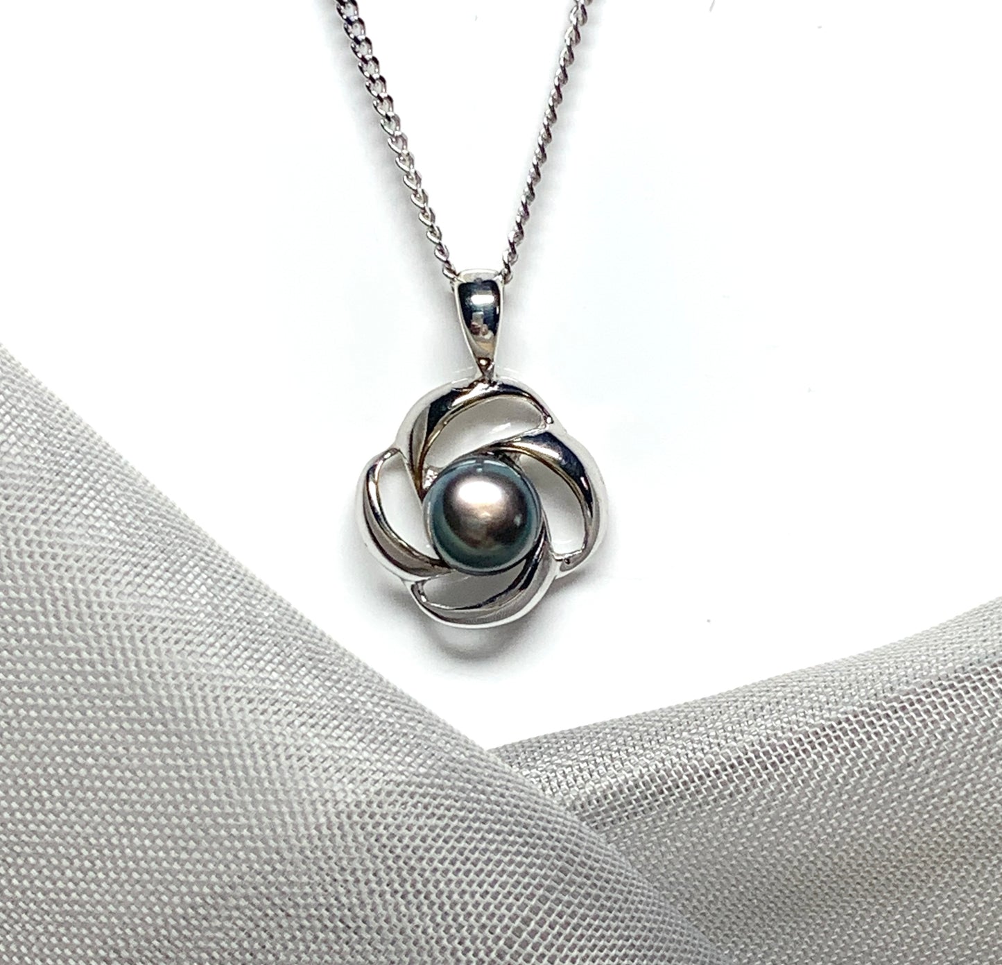 Black grey pearl necklace white gold pendant