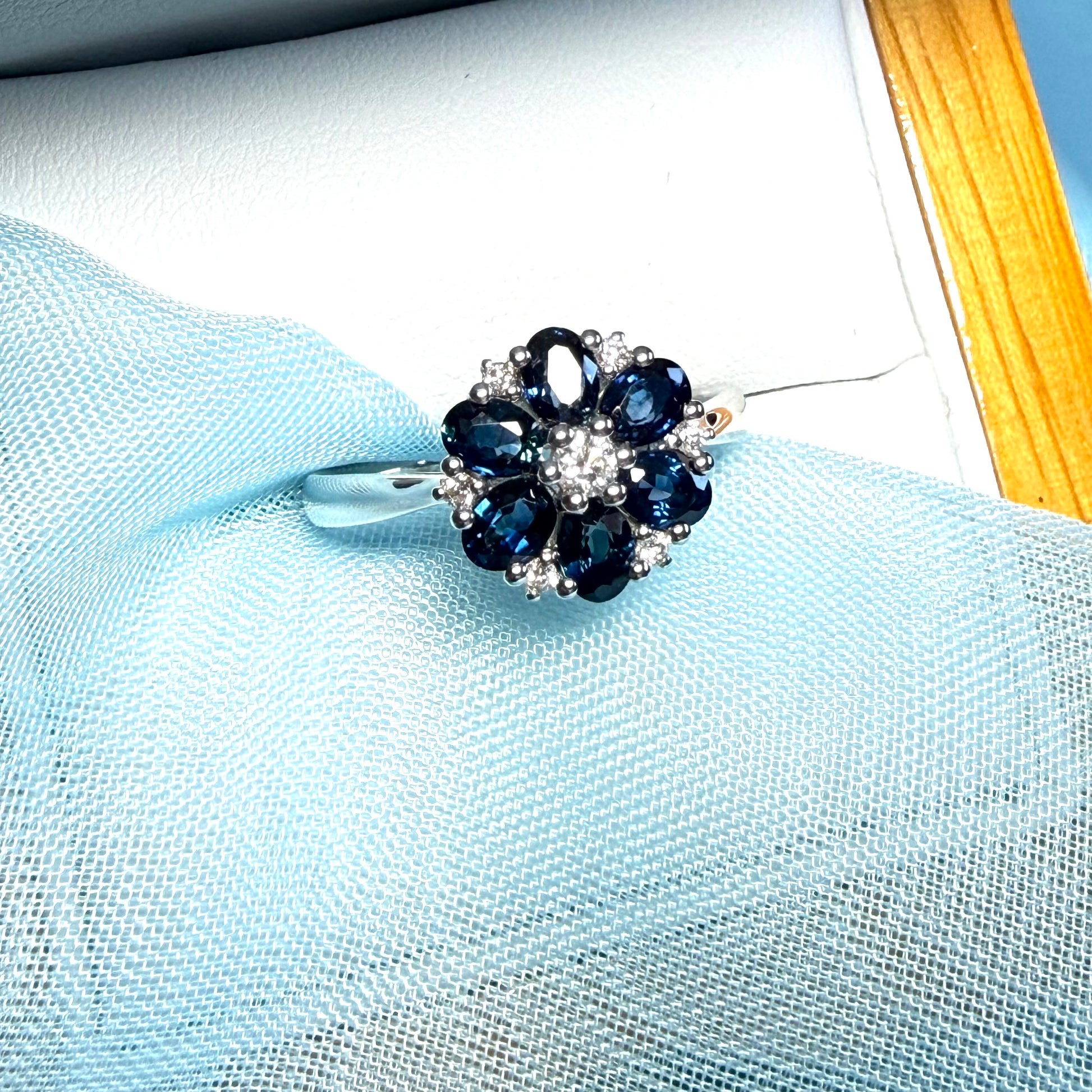 White gold real dark blue sparkling sapphire and diamond round shaped cluster ring