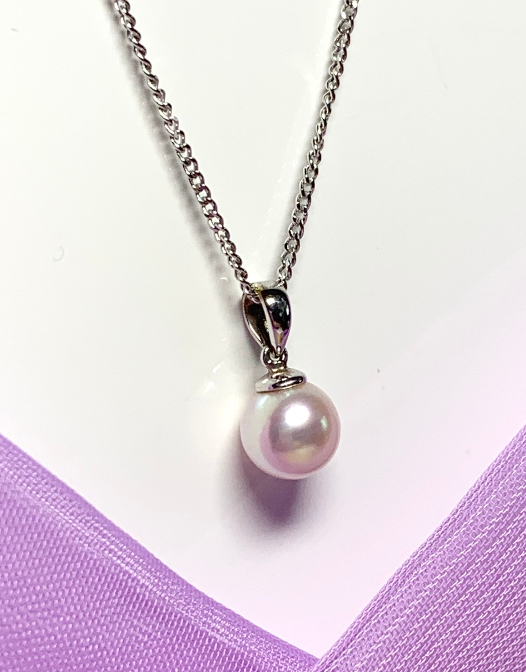 White gold round freshwater cultured pearl necklace pendant