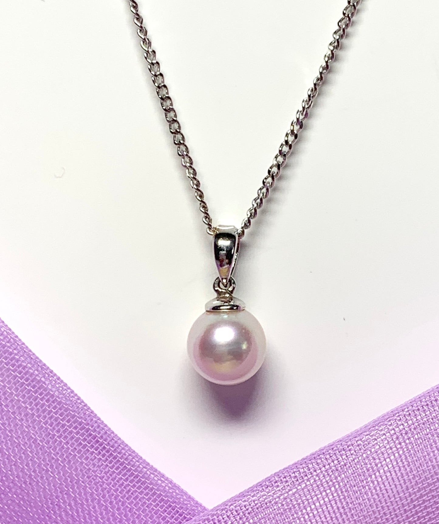 White gold round freshwater cultured pearl necklace pendant