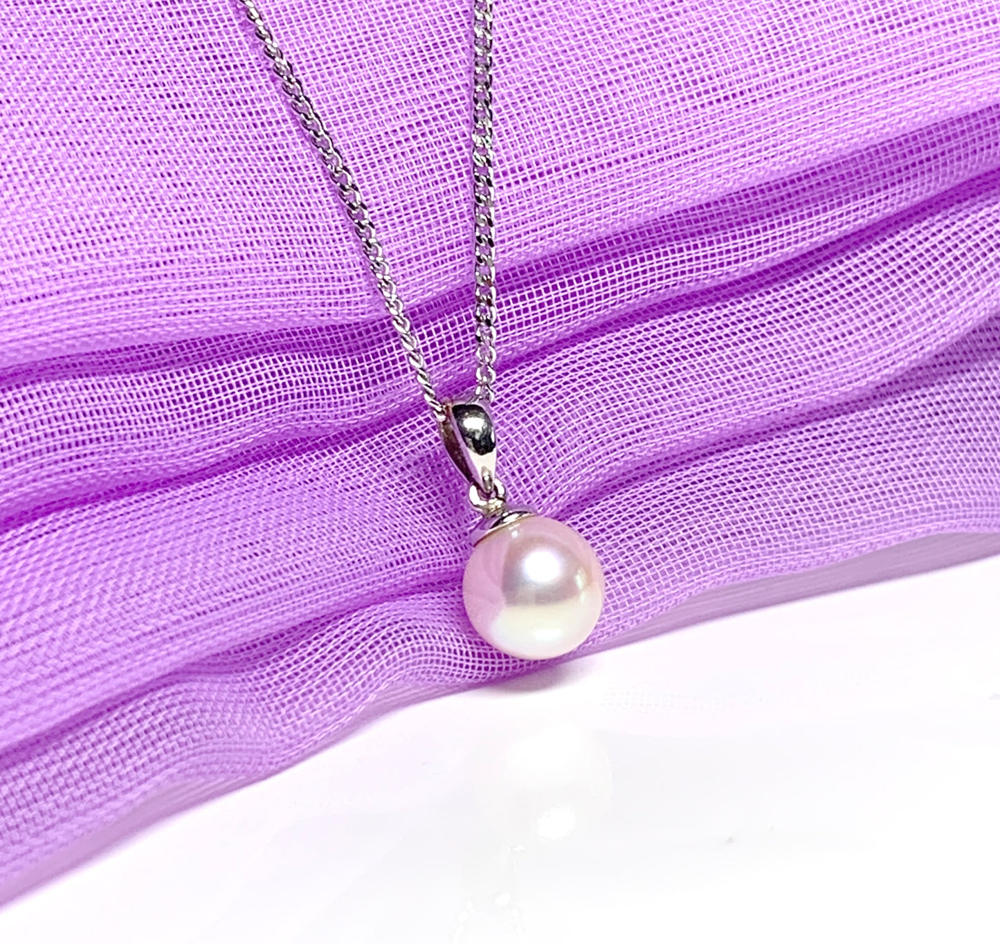 White gold round freshwater cultured pearl necklace pendant
