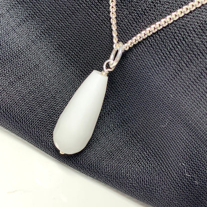 White teardrop shaped agate necklace pendent