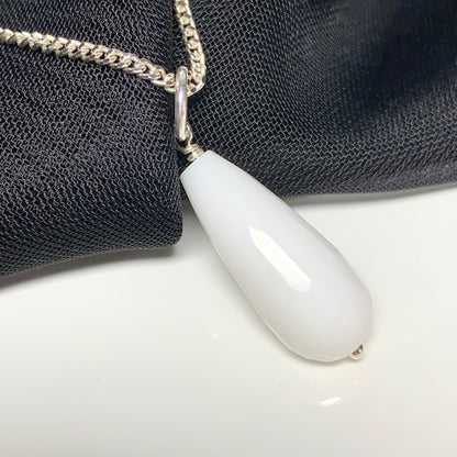 White teardrop shaped agate necklace pendent