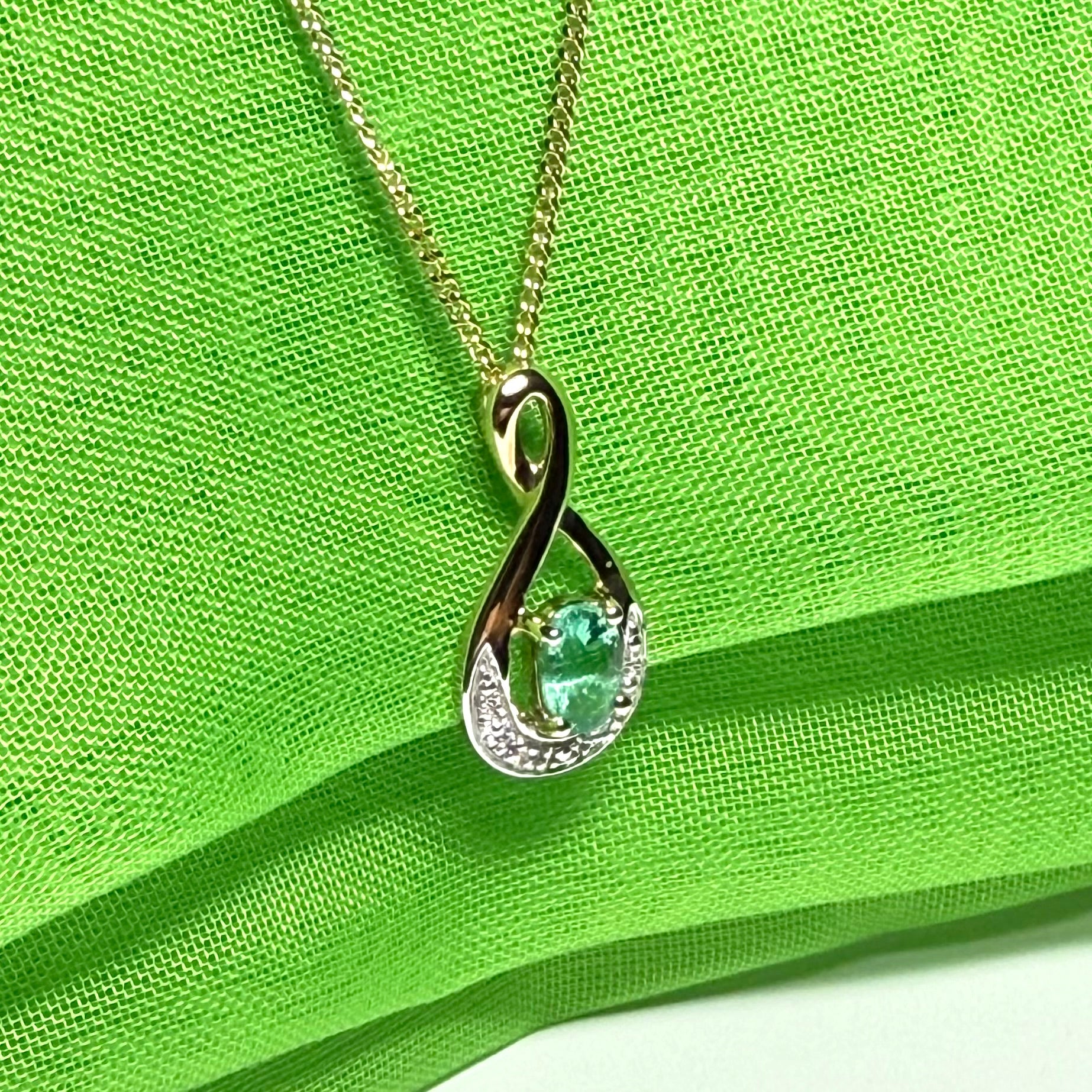 Yellow gold emerald and diamond necklace with chain