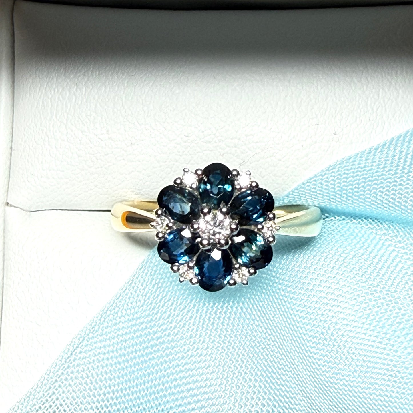 Yellow gold real dark blue sparkling sapphire and diamond round shaped cluster ring