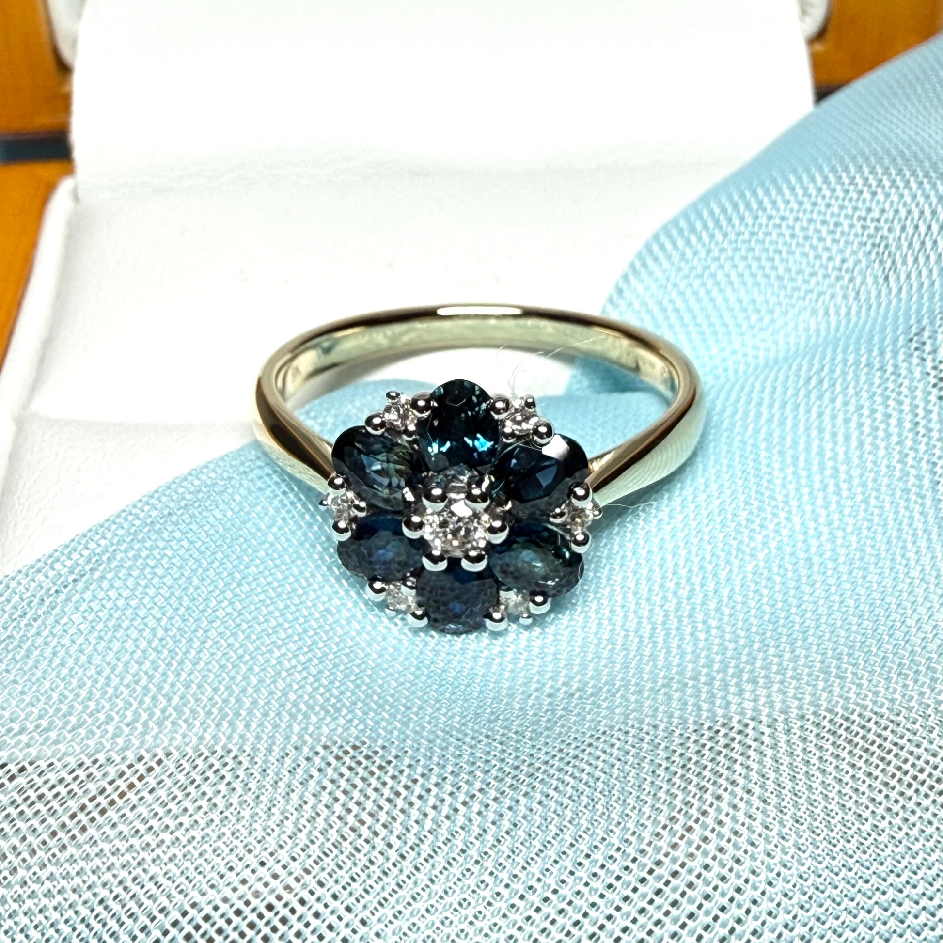 Yellow gold real dark blue sparkling sapphire and diamond round shaped cluster ring