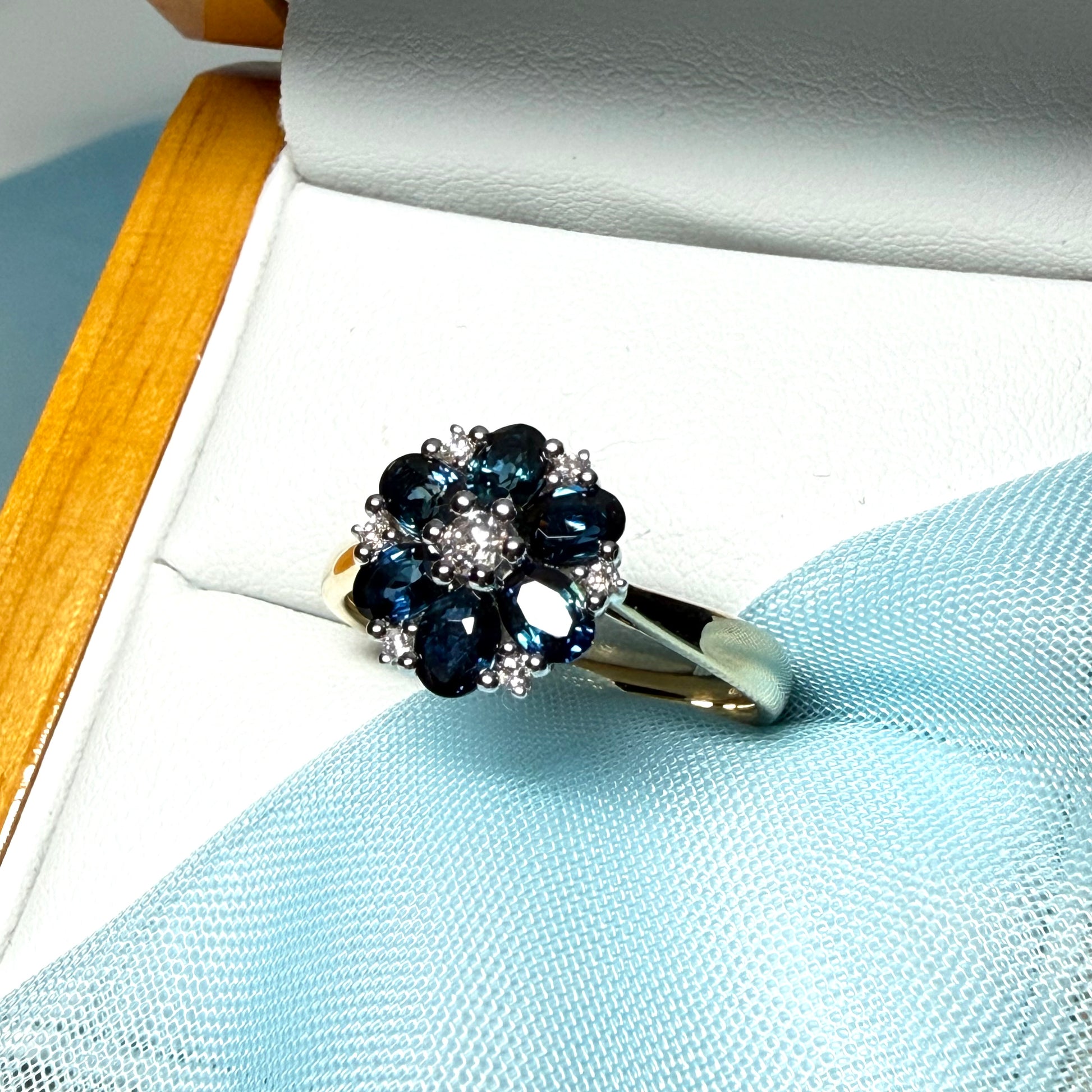 Yellow gold real dark blue sparkling sapphire and diamond round shaped cluster ring