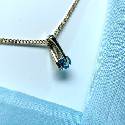 Yellow gold blue topaz necklace pendent