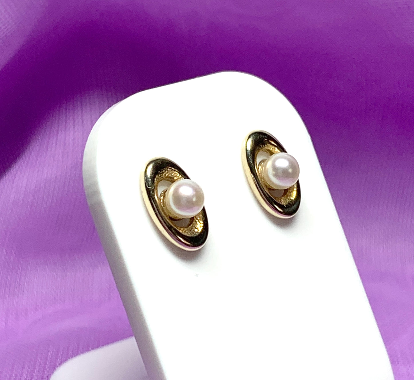 Yellow gold oval freshwater cultured pearl stud earrings