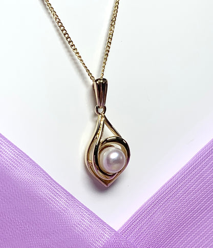 Yellow gold oval cultured pearl necklace fancy swirl