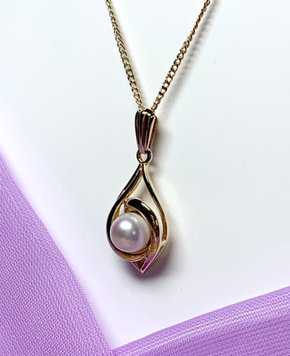 Yellow gold oval cultured pearl necklace fancy swirl