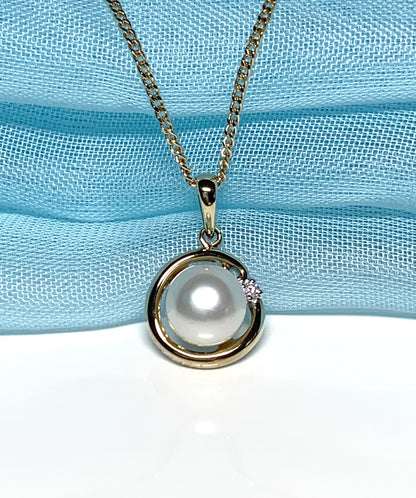 Real pearl and diamond necklace freshwater cultured cubic zirconia yellow gold pendant