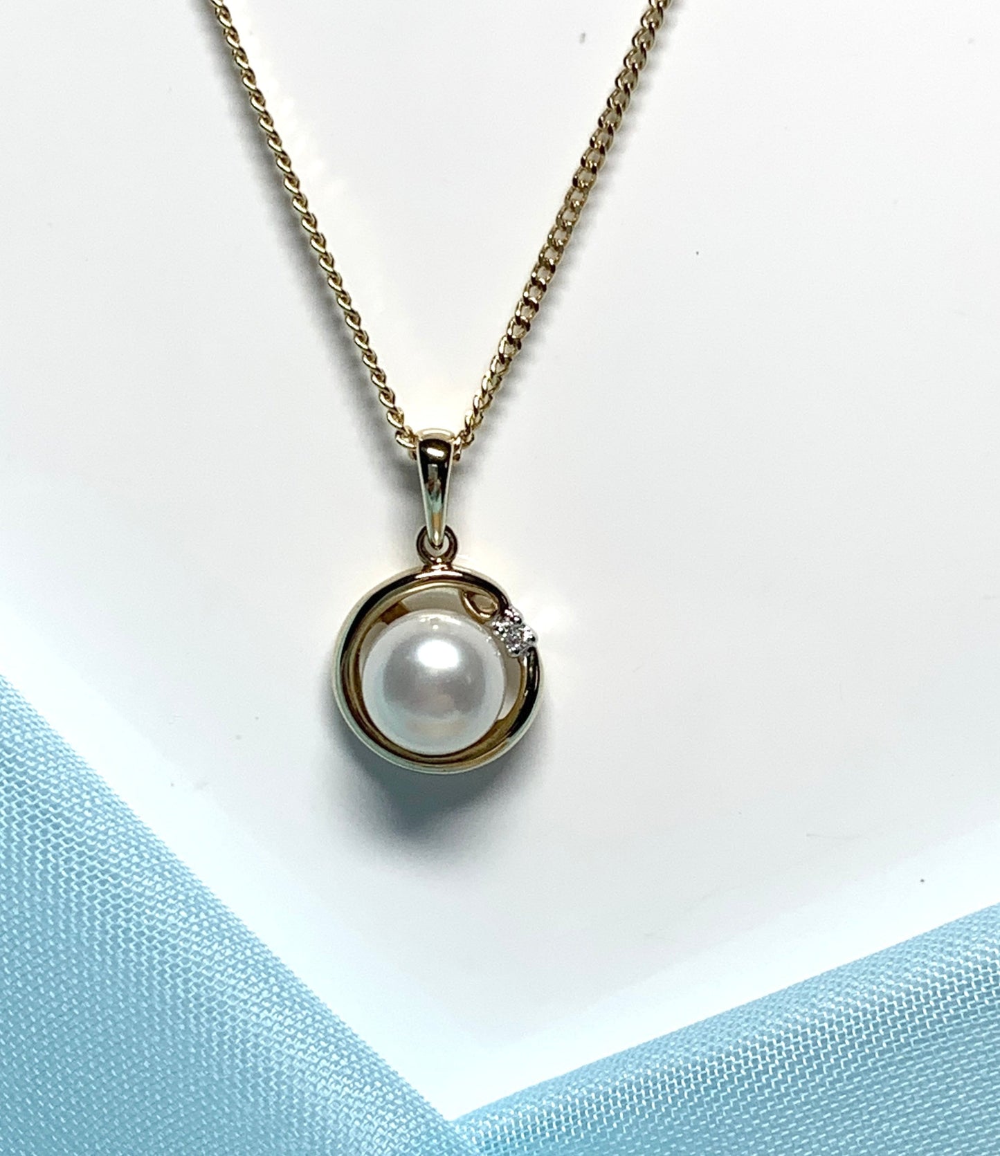 Real pearl and diamond necklace freshwater cultured cubic zirconia yellow gold pendant