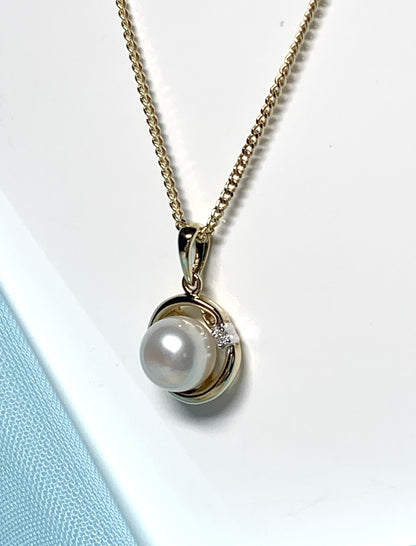 Real pearl and diamond necklace freshwater cultured cubic zirconia yellow gold pendant