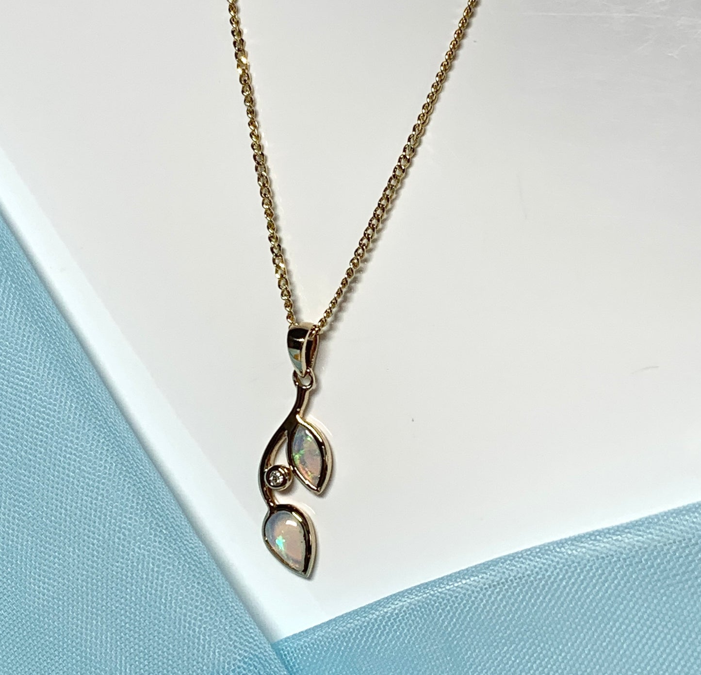 Yellow gold real opal and diamond fancy necklace