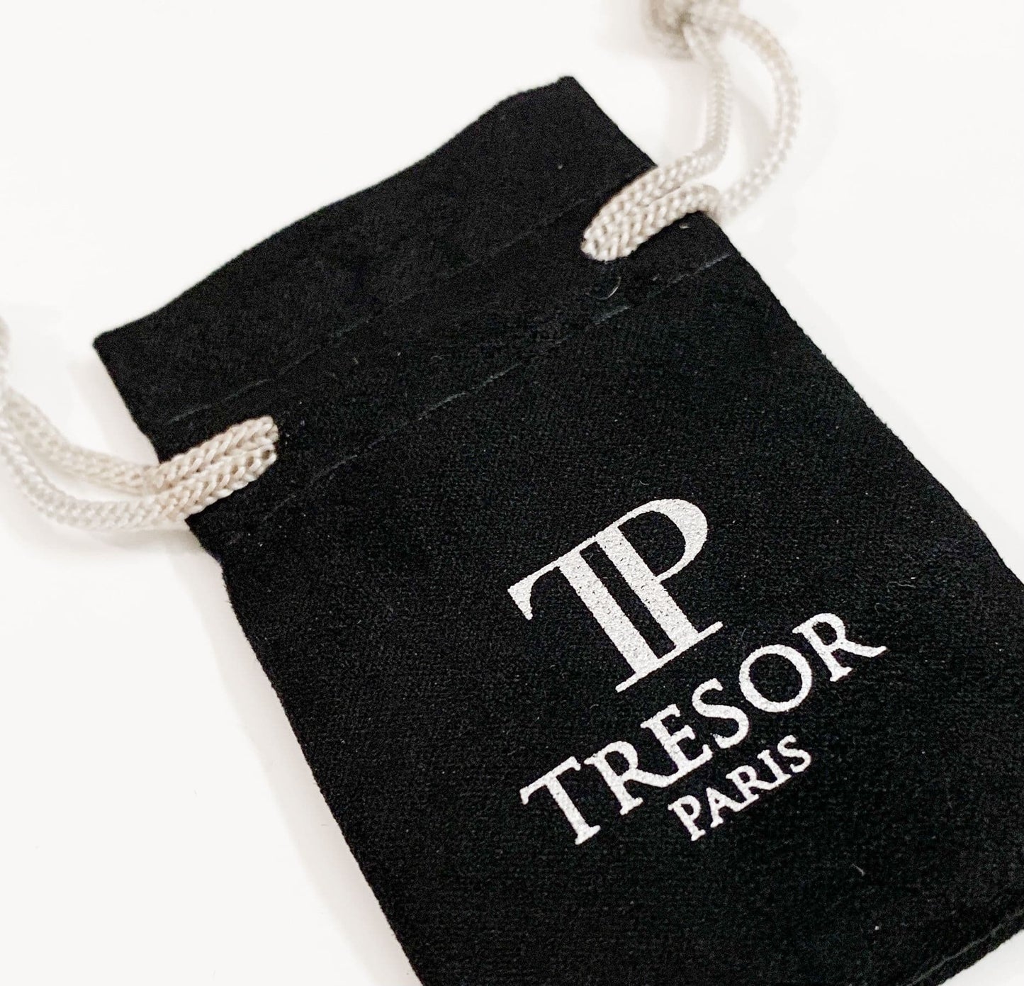 Tresor Paris light green heart shaped 10 mm stud earrings titanium