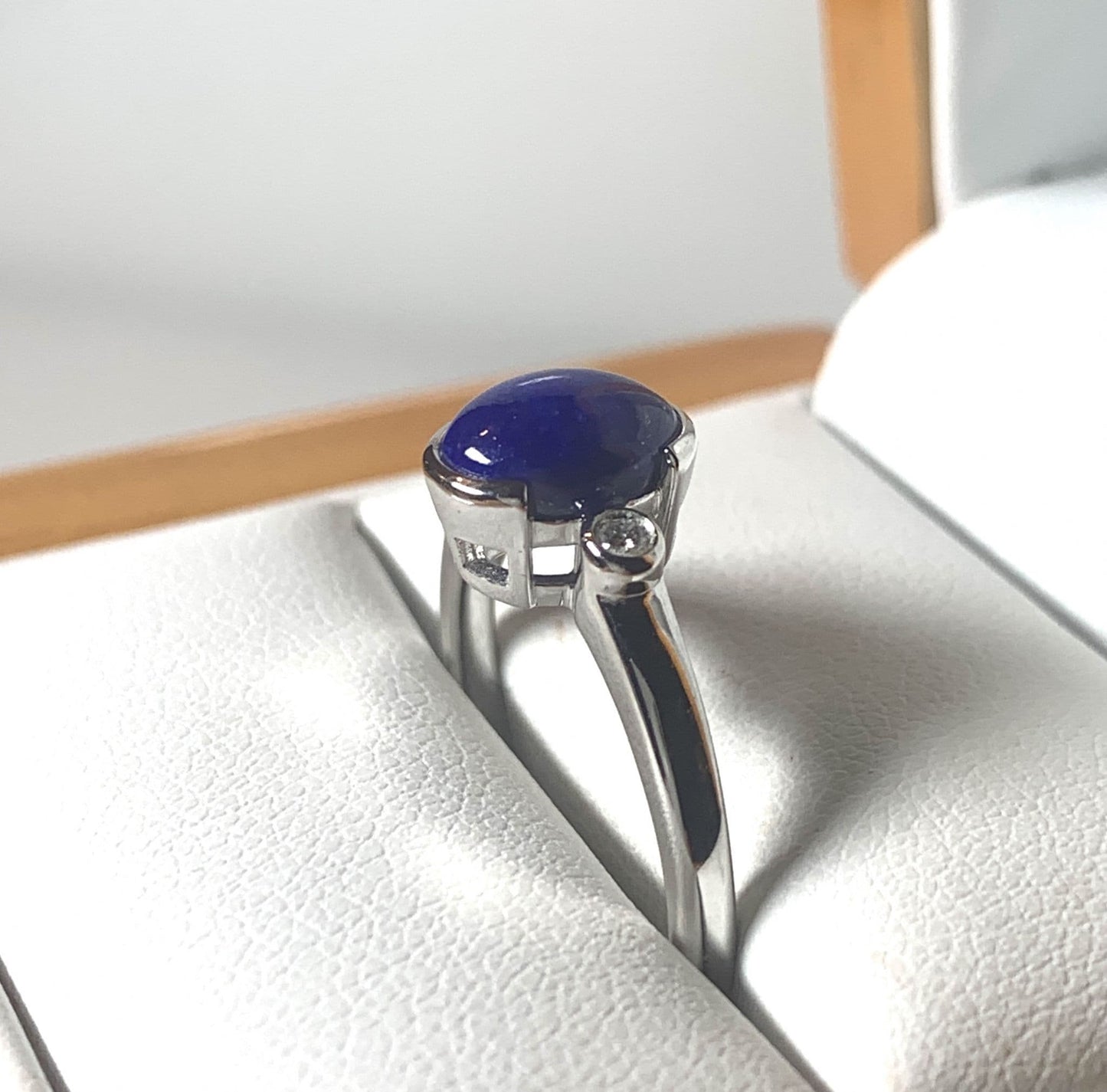 Blue lapis lazuli and diamond oval white gold ladies ring