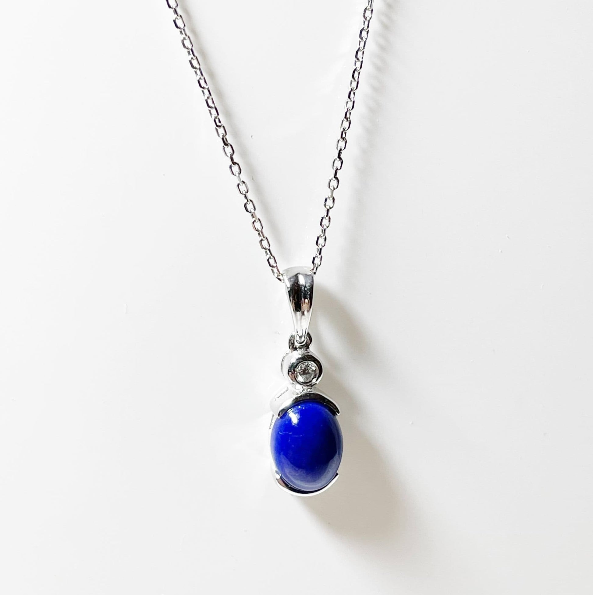 Blue lapis lazuli and diamond oval white gold necklace