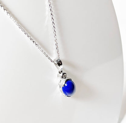 Blue lapis lazuli and diamond oval white gold necklace