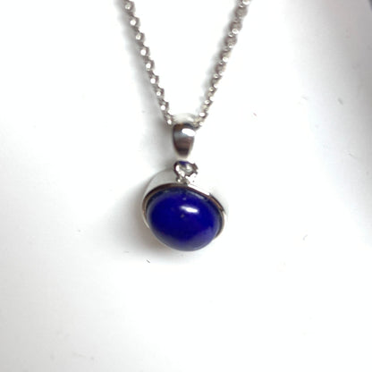 Blue lapis lazuli round white gold necklace