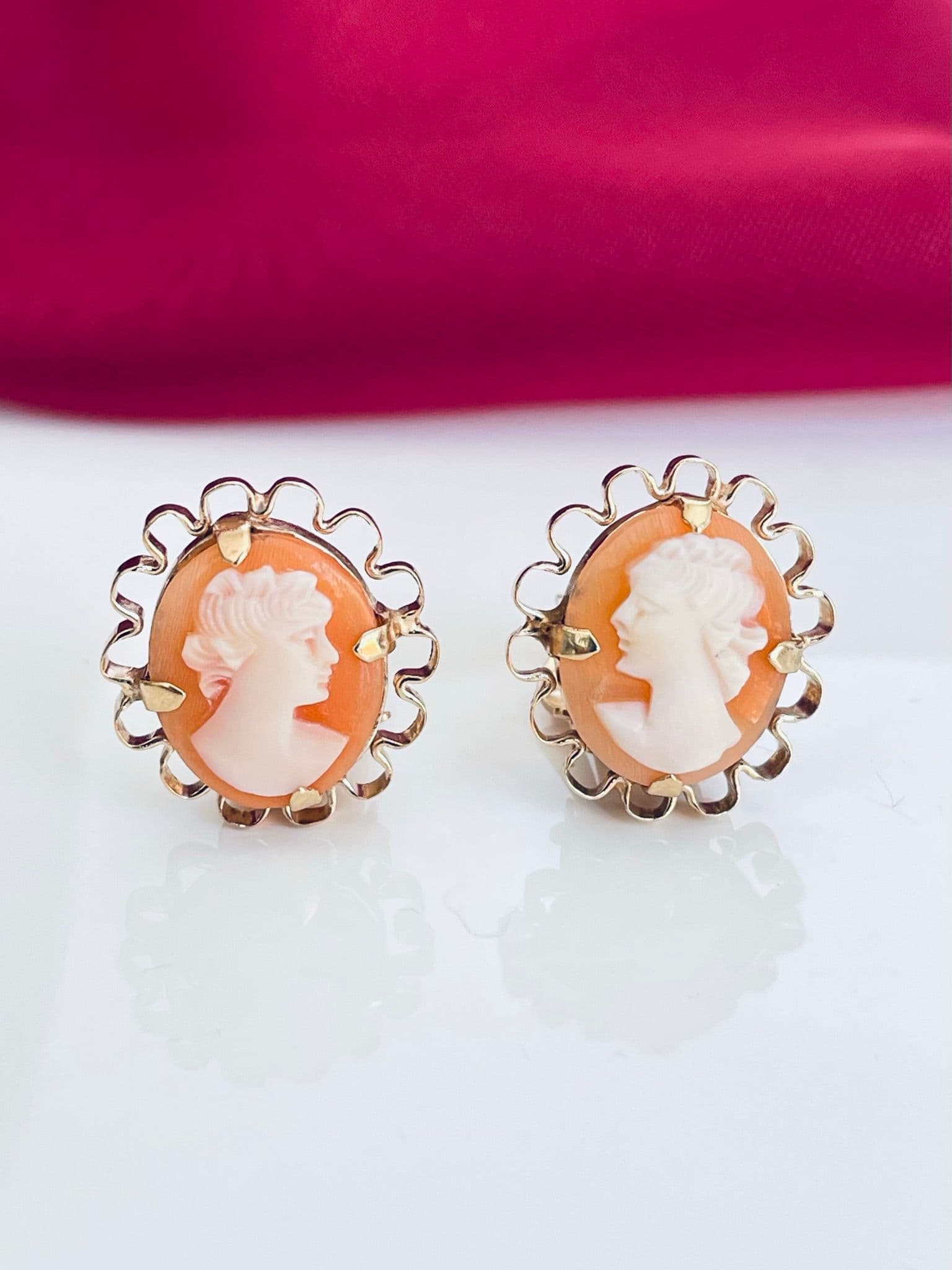 Clip on oval cameo shell yellow gold earrings