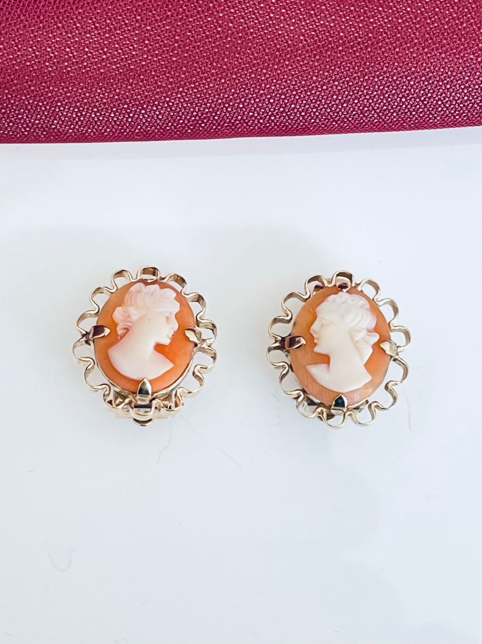Clip on oval cameo shell yellow gold earrings