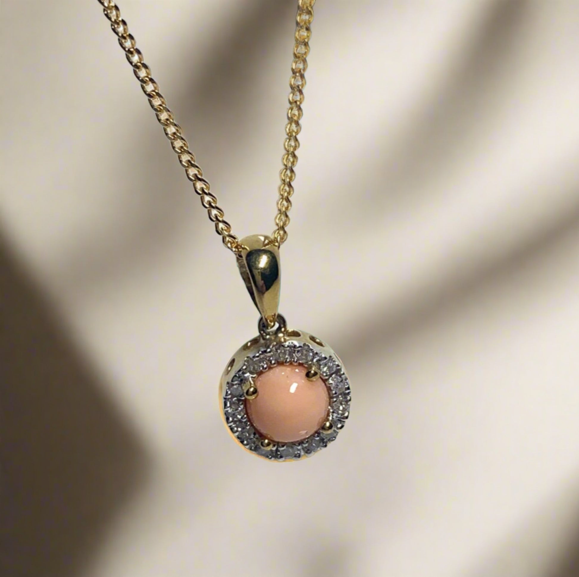Coral and diamond yellow gold round necklace