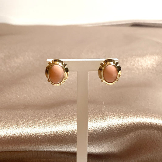 Coral oval yellow gold stud earrings