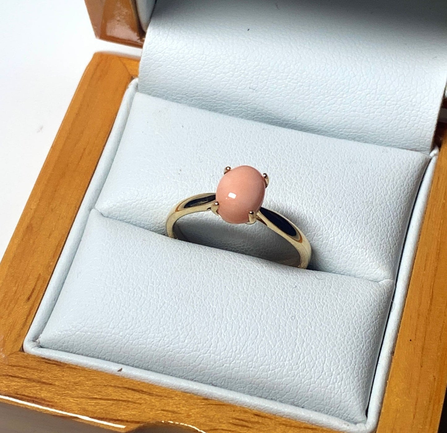 Coral yellow gold oval dress ring