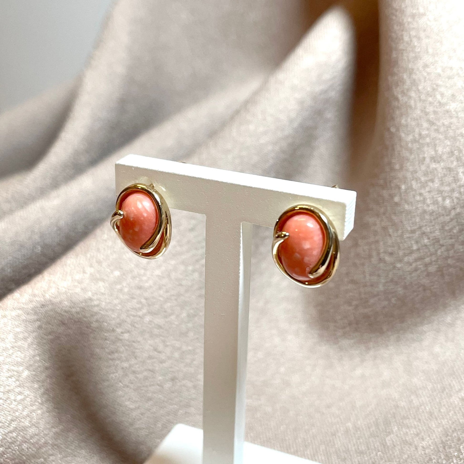 Coral yellow gold oval stud earrings