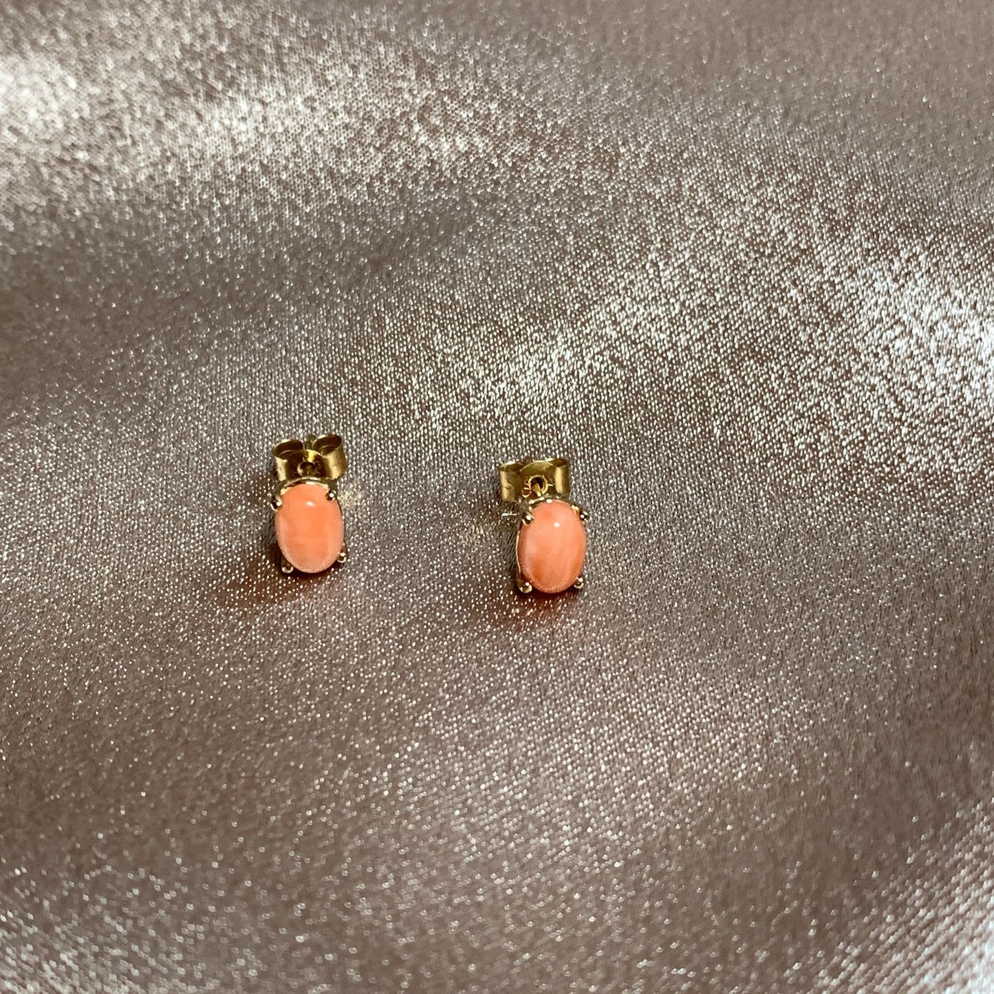 Coral yellow gold stud earrings oval