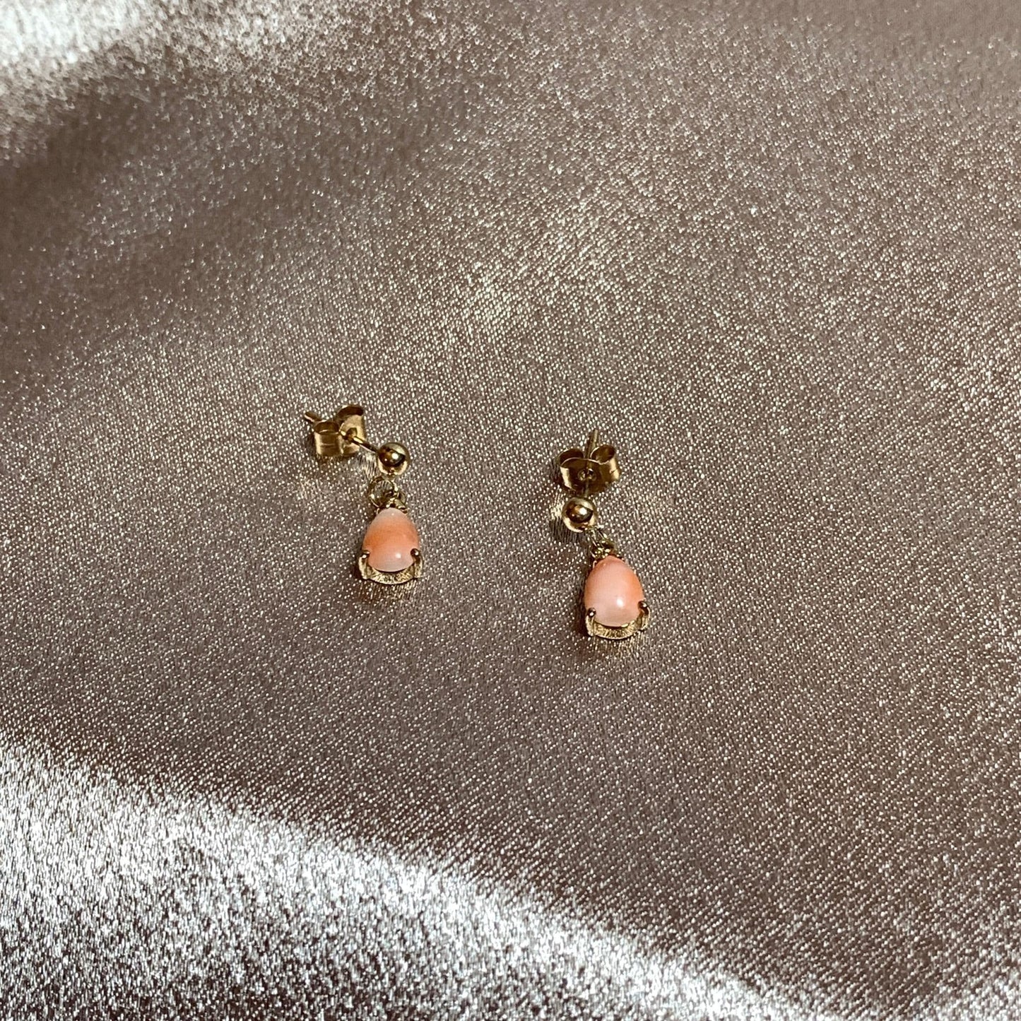 Coral yellow gold teardrop drop earrings