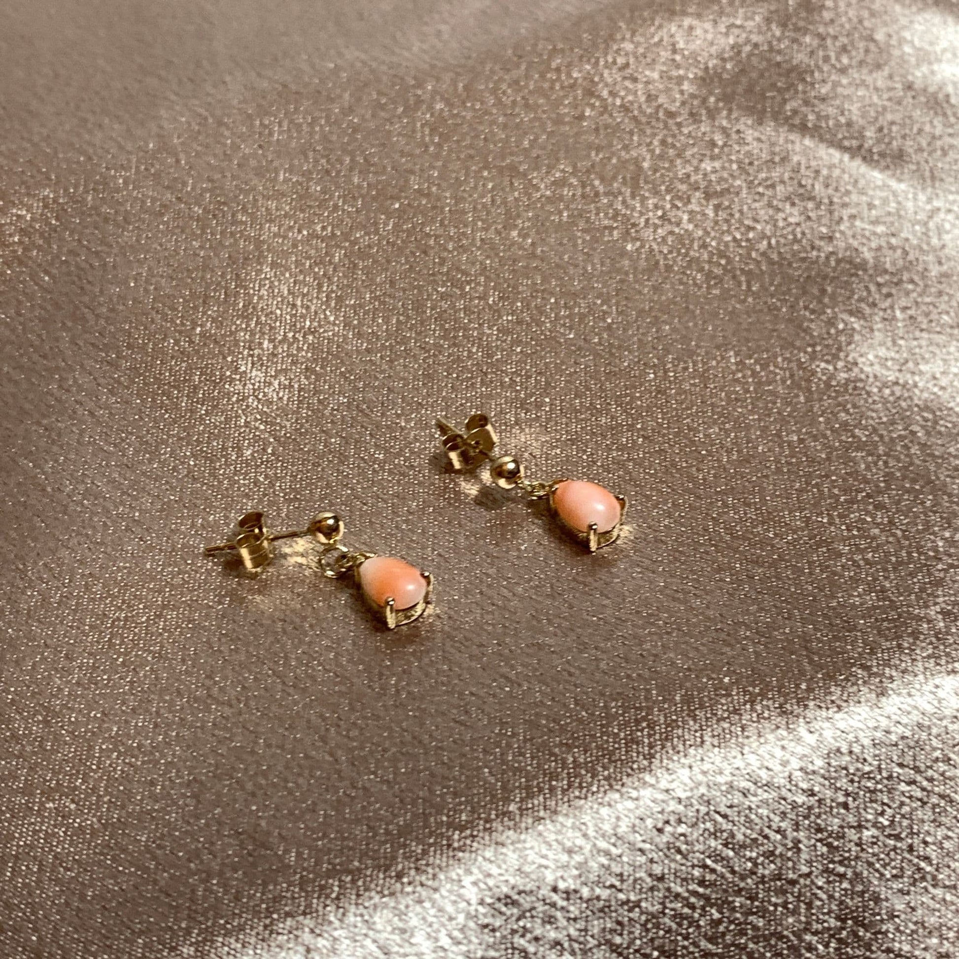 Coral yellow gold teardrop drop earrings
